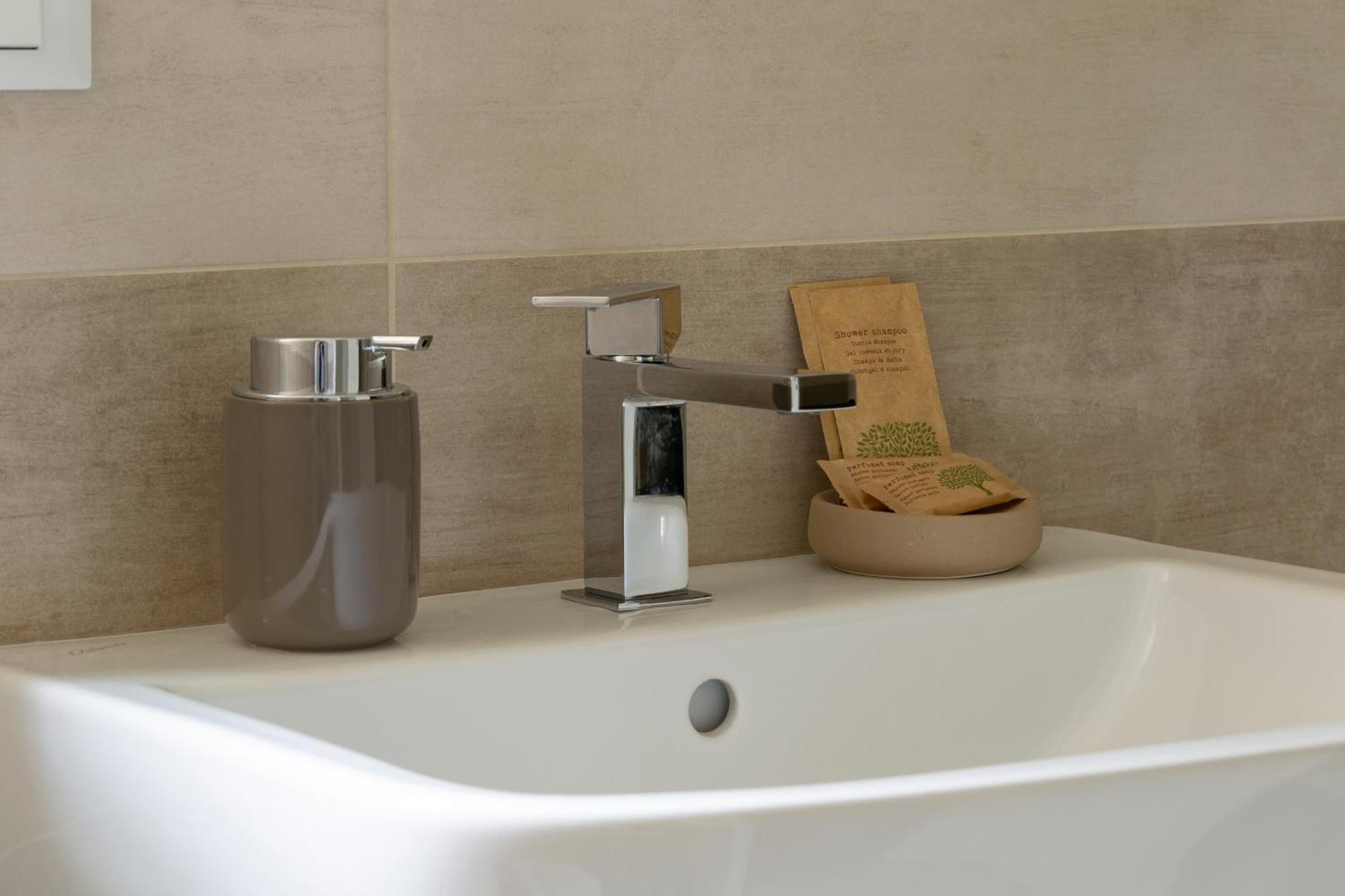 Apartment Amos - 5 Minutes From Piazza Maggiore Μπολόνια Εξωτερικό φωτογραφία